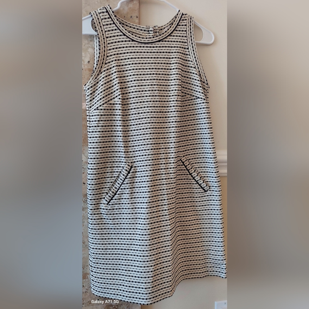 Black and white tunic dress with pockets